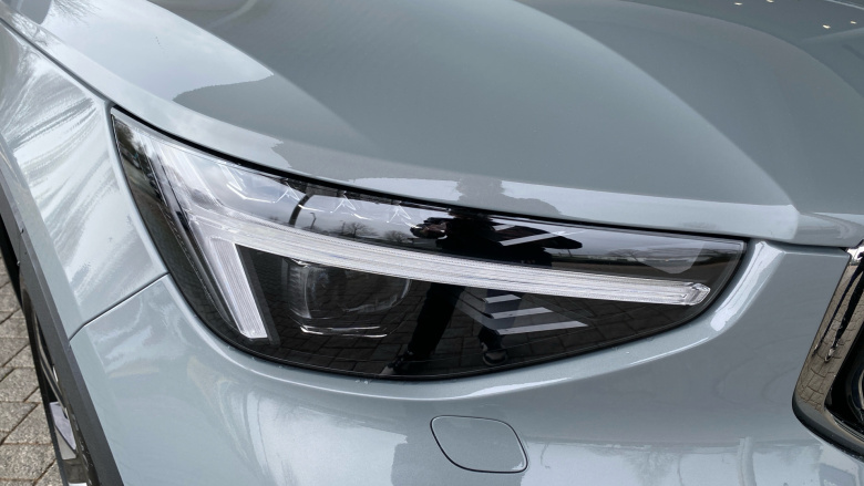 Volvo XC40 2.0 B4P Ultra Dark 5dr Auto Petrol Estate